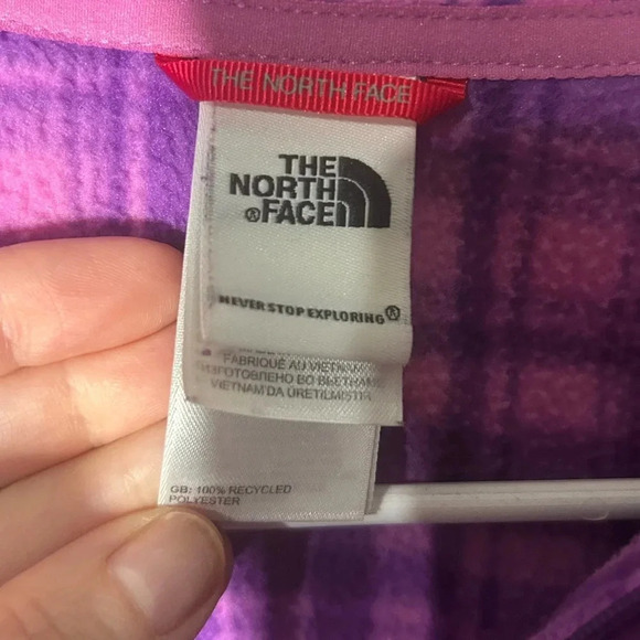 The North Face Fleece 1/4 Zip Pull Over. Purple and Pink plaid. Size Medium. - Picture 4 of 9